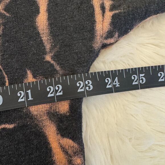 T Party Tie Dye Crochet Cut Out Back Pullover Top Medium NWOT - Picture 8 of 9